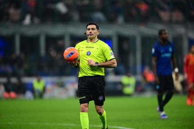 FC Internazionale v US Lecce - Serie A Referee Fabio Maresca looks on during the Serie A match between Inter Milan and US Lecce at San Siro Stadium in Milan, Italy, on January 14, 2026. Milan Lombardy Italy  Copyright: xAndreaxDiodatox originalFilename:diodato-intermil260114_npe1x.jpg