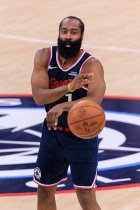 January 14, 2026, Inglewood, California, USA: James Harden 1 of the Los Angeles Clippers passes the ball during their regular season NBA, Basketball Herren, USA game against the Washington Wizards on Wednesday January 14, 2026 at Intuit Dome in Inglewood, California. Clippers defeat Wizards, 119-105. ARIANA RUIZ PI Inglewood USA - ZUMAp124 20260114_zaa_p124_020 Copyright: xArianaxRuizx