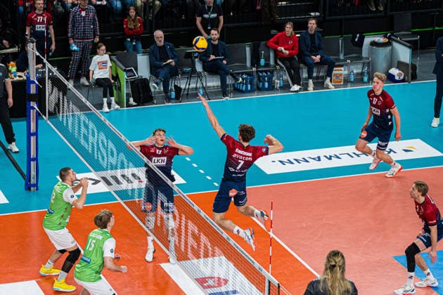 Volleyball I Men I Season 2025 2026 I Bundesliga I SVG Lüneburg TSV Haching Munich I 14 01 2026 Joscha Kunstmann 7, SVG Lüneburg In attack after a pass from Santeri Riku Matias Välimaa 12, SVG Lüneburg Copyright: xLobeca Björn-OlexKehmx