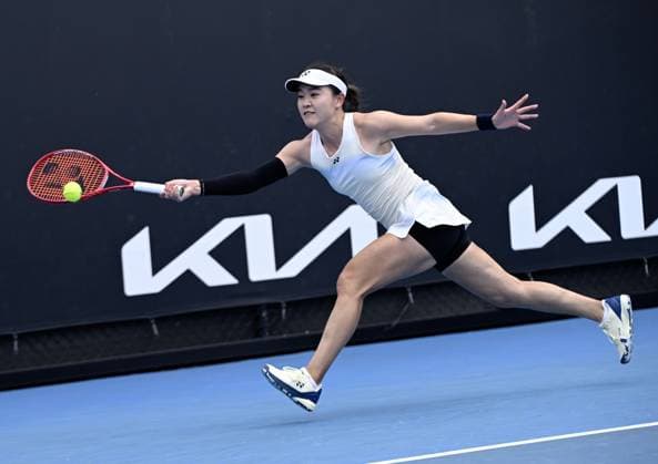 (260115) -- MELBOURNE, Jan. 15, 2026 -- Zhu Lin of China hits a return during the women s singles qualifying final round match against Marina Stakusic of Canada at Australian Open tennis tournament in Melbourne, Australia, Jan. 15, 2026. (Photo by Xinhua) (SP)AUSTRALIA-MELBOURNE-TENNIS-AUSTRALIAN OPEN-WOMEN S SINGLES-QUALIFYING WangxShen 
