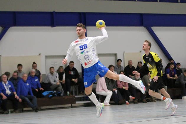 14 01 2026 Handball Men 2025 2026 Charity match SV Eiche 05 Biederitz Dessau Roßlauer HV 06 Ehlesporthalle Biederitz Yannick Marcos Pust Dessau, 98, white on throw Biederitz Saxony Anhalt Germany