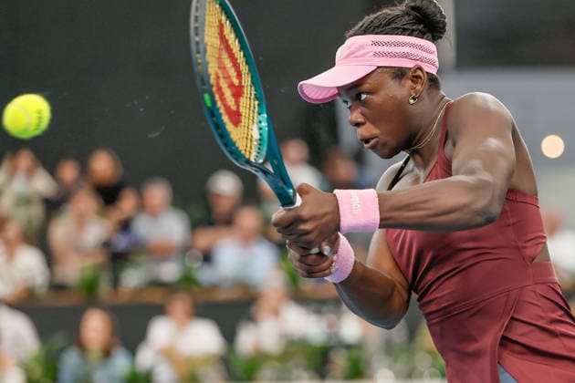January 15, 2026, Adelaide, South Australia, Australia: VICTORIA MBOKO of Canada in action in her quarter final win over M. KEYS of USA 6:4, 4:6, 6:2, during the 2026 Adelaide International Tennis Tournament Adelaide Australia - ZUMAw216 20260115_zsp_w216_070 Copyright: xMarkxWilloughbyx