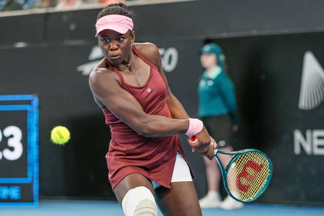 January 15, 2026, Adelaide, South Australia, Australia: VICTORIA MBOKO of Canada in action in her quarter final win over M. KEYS of USA 6:4, 4:6, 6:2, during the 2026 Adelaide International Tennis Tournament Adelaide Australia - ZUMAw216 20260115_zsp_w216_072 Copyright: xMarkxWilloughbyx