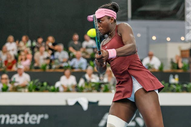 January 15, 2026, Adelaide, South Australia, Australia: VICTORIA MBOKO of Canada in action in her quarter final win over M. KEYS of USA 6:4, 4:6, 6:2, during the 2026 Adelaide International Tennis Tournament Adelaide Australia - ZUMAw216 20260115_zsp_w216_082 Copyright: xMarkxWilloughbyx