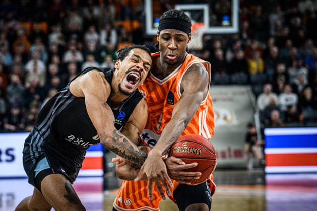 Kevin Yebo niners Chemnitz and Mohamed Diakite ratiopharm ulm battle for the ball during the EuroCup match between ratiopharm ulm v niners Chemnitz at ratiopharm Arena on January 14, 2026 in Neu Ulm, Germany, Germany Photo by Harry Langer DeFodi Images Kevin Yebo niners Chemnitz and Mohamed Diakite ratiopharm ulm battle for the ball during the EuroCup match between ratiopharm ulm v niners Chemnitz at ratiopharm Arena on January 14, 2026 in Neu Ulm, Germany Photo by Harry Langer DeFodi Images Photo by Harry Langer DeFodi Images