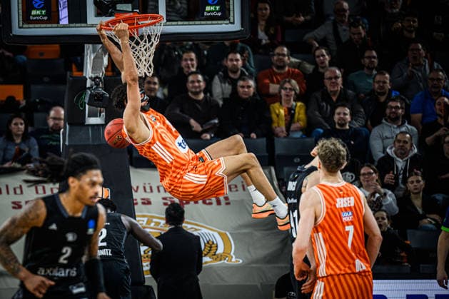 Alec Anigbata ratiopharm ulm in action, on the ball, individual action during the EuroCup match between ratiopharm ulm v niners Chemnitz at ratiopharm Arena on January 14, 2026 in Neu Ulm, Germany Photo by Harry Langer DeFodi Images Alec Anigbata ratiopharm ulm controls the Ball during the EuroCup match between ratiopharm ulm v niners Chemnitz at ratiopharm Arena on January 14, 2026 in Neu Ulm, Germany Photo by Harry Langer DeFodi Images Photo by Harry Langer DeFodi Images