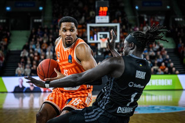 Justin Simon ratiopharm ulm and Aher Uguak niners Chemnitz battle for the ball during the EuroCup match between ratiopharm ulm v niners Chemnitz at ratiopharm Arena on January 14, 2026 in Neu Ulm, Germany, Germany Photo by Harry Langer DeFodi Images Justin Simon ratiopharm ulm and Aher Uguak niners Chemnitz battle for the ball during the EuroCup match between ratiopharm ulm v niners Chemnitz at ratiopharm Arena on January 14, 2026 in Neu Ulm, Germany Photo by Harry Langer DeFodi Images Photo by Harry Langer DeFodi Images