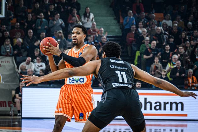 Justin Simon ratiopharm ulm and Kostja Mushidi niners Chemnitz battle for the ball during the EuroCup match between ratiopharm ulm v niners Chemnitz at ratiopharm Arena on January 14, 2026 in Neu Ulm, Germany, Germany Photo by Harry Langer DeFodi Images Justin Simon ratiopharm ulm and Kostja Mushidi niners Chemnitz battle for the ball during the EuroCup match between ratiopharm ulm v niners Chemnitz at ratiopharm Arena on January 14, 2026 in Neu Ulm, Germany Photo by Harry Langer DeFodi Images Photo by Harry Langer DeFodi Images