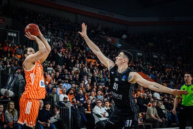 Christopher Ledlum ratiopharm ulm and Yordan Minchev niners Chemnitz battle for the ball during the EuroCup match between ratiopharm ulm v niners Chemnitz at ratiopharm Arena on January 14, 2026 in Neu Ulm, Germany, Germany Photo by Harry Langer DeFodi Images Christopher Ledlum ratiopharm ulm and Yordan Minchev niners Chemnitz battle for the ball during the EuroCup match between ratiopharm ulm v niners Chemnitz at ratiopharm Arena on January 14, 2026 in Neu Ulm, Germany Photo by Harry Langer DeFodi Images Photo by Harry Langer DeFodi Images