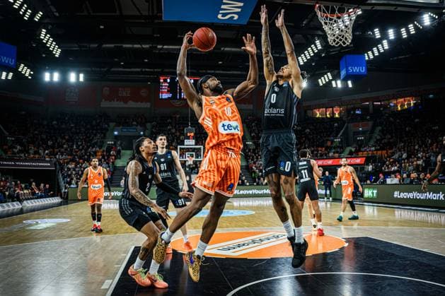 Malik Osborne ratiopharm ulm and Kevin Yebo niners Chemnitz battle for the ball during the EuroCup match between ratiopharm ulm v niners Chemnitz at ratiopharm Arena on January 14, 2026 in Neu Ulm, Germany, Germany Photo by Harry Langer DeFodi Images Malik Osborne ratiopharm ulm and Kevin Yebo niners Chemnitz battle for the ball during the EuroCup match between ratiopharm ulm v niners Chemnitz at ratiopharm Arena on January 14, 2026 in Neu Ulm, Germany Photo by Harry Langer DeFodi Images Photo by Harry Langer DeFodi Images