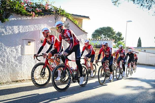Lotto Intermarche Cycling Team Winter Training Camp 2026 L ALFAS DEL PI, SPAIN - JANUARY 15 : Artz Huub (NED) of Lotto Intermarche, Vaneeckhoutte Victor (BEL) of Devo Lotto Intermarche, Dolven Halvor (NOR) of Devo Lotto Intermarche, Imamura Shunsuke (JPN) of Devo Lotto Intermarche, Beullens Cedric (BEL) of Lotto Intermarche pictured during a training session at the Lotto Intermarche UCI World Team winter stage camp at the Albir Garden Resort Hotel as part of the preparation for the new 2026 season on January 15, 2026 in L Alfas del Pi, Spain, 15 01 2026 L Alfas del Pi Spain  Copyright: xVincentxKalutx