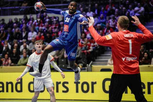 European Handball Championship, France Czech Republic Baerum 20260115 France s Dylan Nahi and the Czech Republic s goalkeeper TomaÅ¡ Mrkva during the EC handball match between France and the Czech Republic in the Unity arena Photo Stian Lysberg Solum NTB Baerum Norway EDITORIAL USE ONLY RESTRICTED USE FOR BETTING COMPANIES  Copyright: xStianxLysbergxSolumx xNTBx