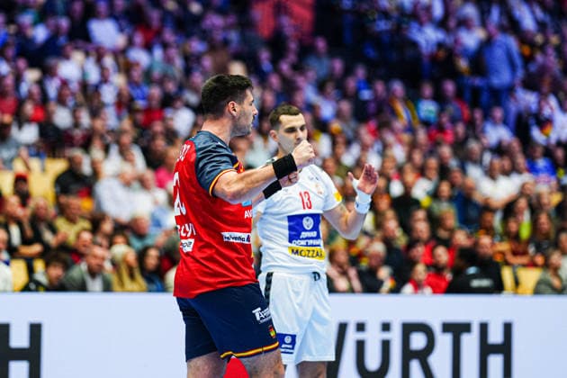 Goal celebration Abel Serdio Spain, 20 DEN, Spain vs Serbia, Handball, EHF European Championship 2026, Group A, Matchday 1, 15 01 2026 DEN, Spain vs Serbia, Handball, EHF European Championship 2026, Group A, Matchday 1, 15 01 2026 Herning Copyright: xEibner-Pressefoto MarcelxvonxFehrnx EP_MFN