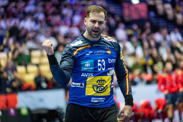 HERNING, DENMARK - JANUARY 15: goalie celebration joy after saved ball Ignacio Biosca Garcia (Spain, 53) during the EHF EURO 2026 match between Spain vs Serbia at Jyske Bank Boxen Arena on matchday 1 of the Group Matches Group A on January 15, 2026 in Herning, Denmark. Midtjylland Denmark Copyright: xMarioxM.xKobergx