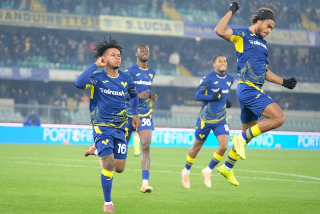 Gift Orban of Hellas Verona FC and his teammates celebrates after scores a first goal of the match during the soccer match between Hellas Verona FC and Bologna FC, MD16 of Serie A Enilive Italian soccer championship 2025 2026 at Marcantonio Bentegodi Stadium on January 15, 2026, Verona, Italy.  Copyright: xRobertoxTommasini IPAxSportx xipa-agency.netx xx IPA_70106109 IPA_Agency_IPA70106109