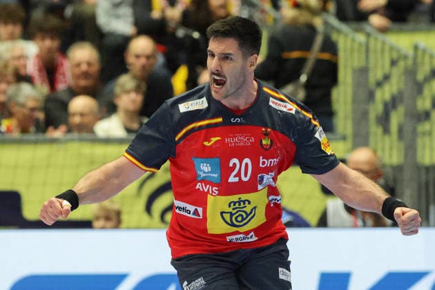 Spain Serbia, EHF EURO 2026 Abel Serdio Guntin Spain, 20 runs jubilantly back into his own half Handball EHF European Championship, international match between Spain and Serbia on January 15, 2026 in Herning Denmark , Herning Denmark Jyske Bank Boxing