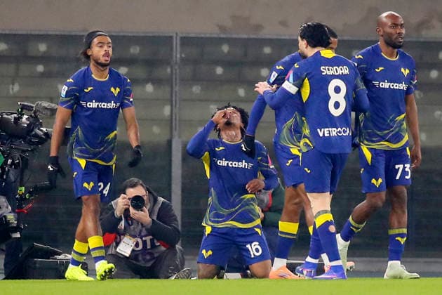Verona™s Gift Orban celebration goal 1-0 during the Serie A soccer match between Hellas Verona and Bologna at the Bentegodi Stadium in Verona, north west Italy - Thursday , January 15 , 2026. - Soccer .  Copyright: xPaolaxGarbuio Lapressex