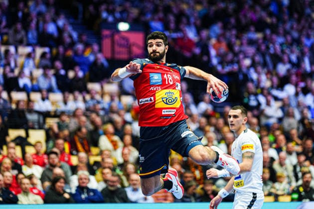 Throw Goal Imanol Garciandia Spain, 18 DEN, Spain vs Serbia, Handball, EHF European Championship 2026, Group A, Matchday 1, 15 01 2026 DEN, Spain vs Serbia, Handball, EHF European Championship 2026, Group A, Matchday 1, 15 01 2026 Herning Copyright: xEibner-Pressefoto MarcelxvonxFehrnx EP_MFN