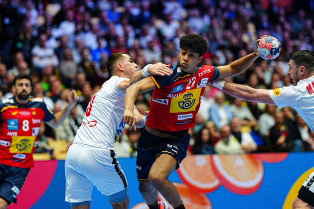 Throw Goal Marcos Fis Spain, 22 DEN, Spain vs Serbia, Handball, EHF European Championship 2026, Group A, Matchday 1, 15 01 2026 DEN, Spain vs Serbia, Handball, EHF European Championship 2026, Group A, Matchday 1, 15 01 2026 Herning Copyright: xEibner-Pressefoto MarcelxvonxFehrnx EP_MFN