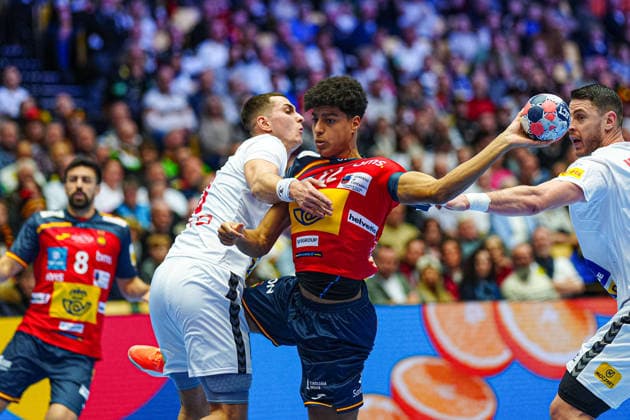 Throw Goal Marcos Fis Spain, 22 DEN, Spain vs Serbia, Handball, EHF European Championship 2026, Group A, Matchday 1, 15 01 2026 DEN, Spain vs Serbia, Handball, EHF European Championship 2026, Group A, Matchday 1, 15 01 2026 Herning Copyright: xEibner-Pressefoto MarcelxvonxFehrnx EP_MFN