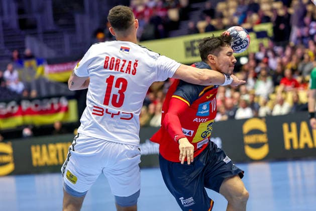 15 01 2026, Handball, Men s EHF EURO 2026, Spain Serbia, Jyske Bank Boxen in Herning, Denmark, Preliminary Round Foul Uros Borzas Serbia 13 on Alex Dujshebaev Dovichebaeva Espania 10 Denmark
