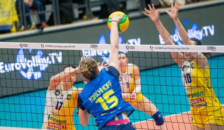 15 1 2026, Volleyball, Women, CEV Zeren Champions League Volley 2025 26, Preliminary round, Group E, Matchday 4, SSC Palmberg Schwerin VC Maritza Plovdiv Mia Kirchhoff SSC Palmberg Schwerin, center against Boryan Angelova VC Maritza Plovdiv, left and Viktoria Koeve VC Maritza Plovdiv, right Schwerin Palmberg Arena Mecklenburg-Vorpommern Germany