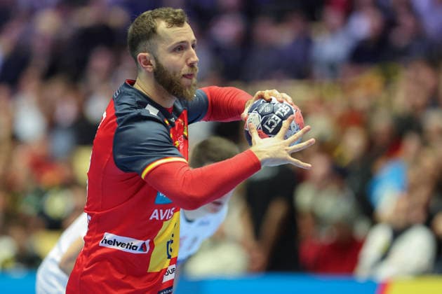 Spain Serbia, EHF EURO 2026 seven-meter penalty by Aleix Gomez Abello Spain, 28 Handball EHF European Championship, international match between Spain and Serbia on January 15, 2026 in Herning Denmark , Herning Denmark Jyske Bank Boxen