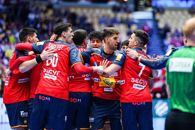 Spain jubilant after victory end of match DEN, Spain vs Serbia, Handball, EHF European Championship 2026, Group A, Matchday 1, 15 01 2026 DEN, Spain vs Serbia, Handball, EHF European Championship 2026, Group A, Matchday 1, 15 01 2026 Herning Copyright: xEibner-Pressefoto MarcelxvonxFehrnx EP_MFN