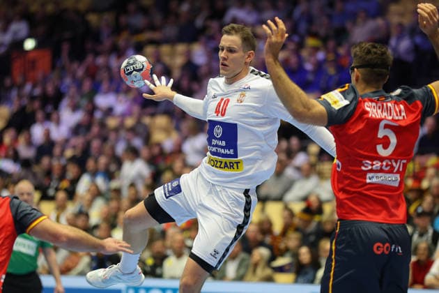 Spain Serbia, EHF EM 2026 Antonio Serradilla Cuenca Spain, 5 defends against Stefan Dodic Serbia, 40 Handball EHF European Championship, international match between Spain and Serbia on January 15, 2026 in Herning Denmark , Herning Denmark Jyske Bank Boxing