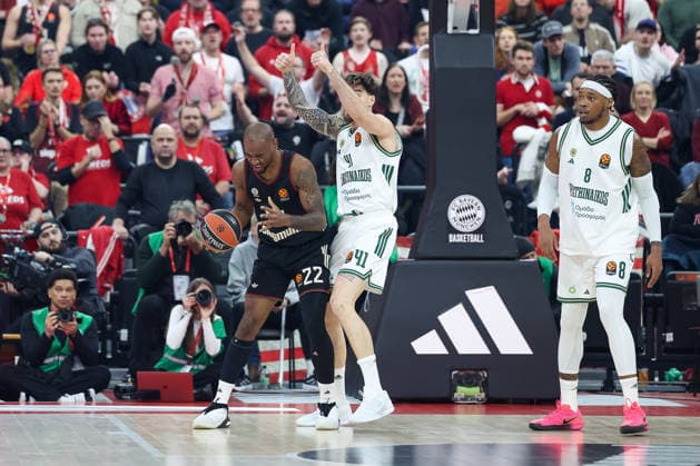 Isiaha Mike FC Bayern Basketball, 22 with Juancho Hernangomez Panathinaikos AKTOR Athens, 41 and Richaun Holmes Panathinaikos AKTOR Athens, 08 , GER, FC Bayern Basketball vs Panathinaikos AKTOR Athens, Basketball, Euroleague, 22 Matchday, Season 2025 2026, 15 01 2026, GER, FC Bayern Basketball vs Panathinaikos AKTOR Athens, Basketball, Euroleague, 22 Matchday, Season 2025 2026, 15 01 2026 Munich Copyright: xEibner-Pressefoto JennixMaulx EP_JML