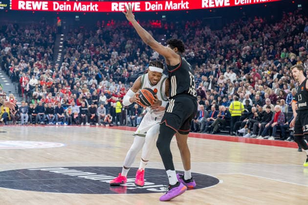 Richaun Holmes 8 Panathinaikos Aktor Athens in a duel with David McCormack 33 FC Bayern Basketball , FC Bayern Basketball vs Panathinaikos Aktor Athens, EuroLeague 22 Matchday, 15 01 2026 Munich Bavaria Germany Copyright: xkolbert-press UlrichxGamelx