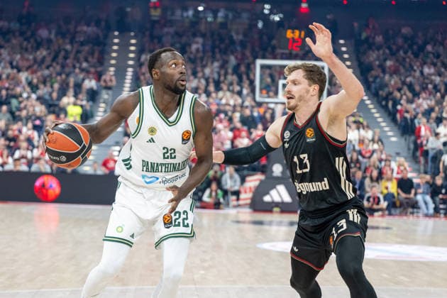Jerian Grant 22 Panathinaikos Aktor Athens in a duel with Andreas Obst 13 FC Bayern Basketball , FC Bayern Basketball vs Panathinaikos Aktor Athens, EuroLeague 22 Matchday, 15 01 2026 Munich Bavaria Germany Copyright: xkolbert-press UlrichxGamelx