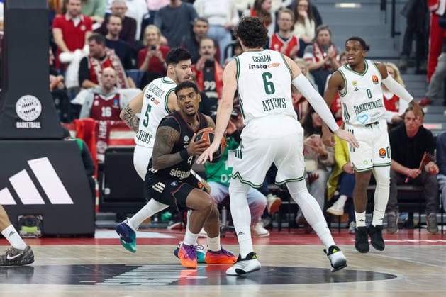 Xavier Rathan Mayes FC Bayern Basketball, 04 with Cedi Osman Panathinaikos AKTOR Athens, 06 and Panagiotis Kalaitzakis Panathinaikos AKTOR Athens, 05 , with TJ Shorts Panathinaikos AKTOR Athens, 00 , GER, FC Bayern Basketball vs Panathinaikos AKTOR Athens, Basketball, Euroleague, 22 Matchday, Season 2025 2026, 15 01 2026, GER, FC Bayern Basketball vs Panathinaikos AKTOR Athens, Basketball, Euroleague, 22 Matchday, Season 2025 2026, 15 01 2026 Munich Copyright: xEibner-Pressefoto JennixMaulx EP_JML