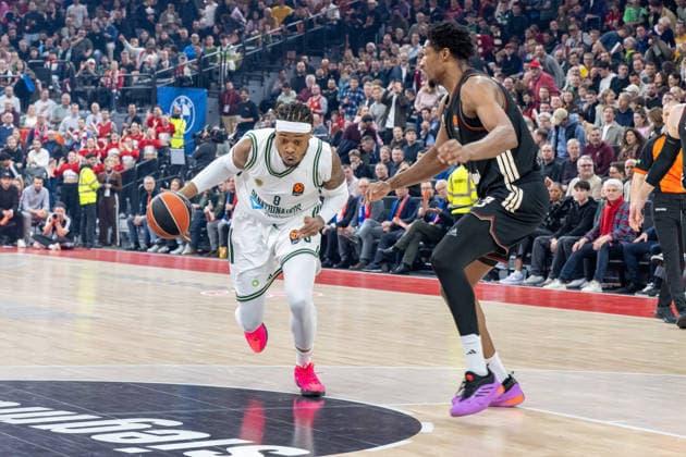 Richaun Holmes 8 Panathinaikos Aktor Athens in a duel with David McCormack 33 FC Bayern Basketball , FC Bayern Basketball vs Panathinaikos Aktor Athens, EuroLeague 22 Matchday, 15 01 2026 Munich Bavaria Germany Copyright: xkolbert-press UlrichxGamelx
