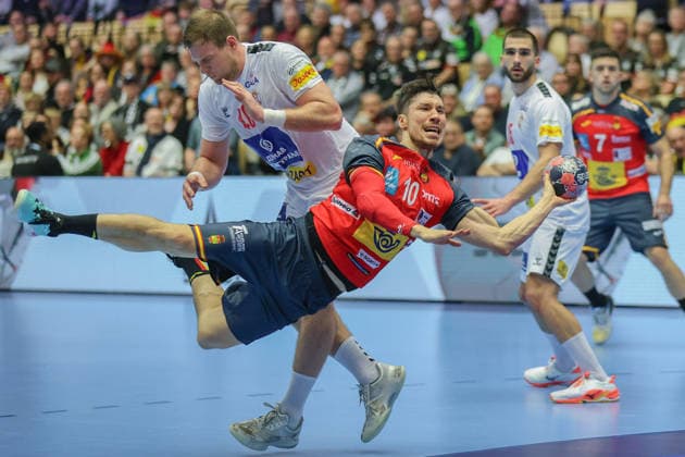 Spain Serbia, EHF EURO 2026 Alex Dujshebaev Dovichebaeva Spain, 10 flies into the circle, Dragan Pechmalbec Serbia, 46 does not intervene Handball EHF European Championship, international match between Spain and Serbia on January 15, 2026 in Herning Denmark , Herning Denmark Jyske Bank Boxing