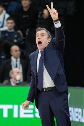 Anadolu Efes v Saski Baskonia - EuroLeague ISTANBUL, TURKIYE - JANUARY 15: Saski Baskonia head coach Paolo Galbiati gives tactical instructions to his players during the EuroLeague week 22 match between Anadolu Efes and Saski Baskonia at Turkcell Basketball Development Center in Istanbul, Turkiye on January 15, 2026. Cemal Yurttas Anadolu Istanbul Turkey. Editorial use only. Please get in touch for any other usage.  Copyright: x2026xAnadoluxCemalxYurttasx