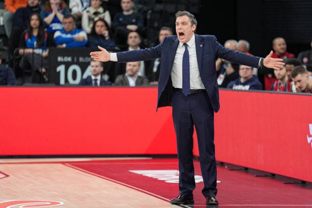 Anadolu Efes v Saski Baskonia - EuroLeague ISTANBUL, TURKIYE - JANUARY 15: Saski Baskonia head coach Paolo Galbiati gestures during the EuroLeague week 22 match between Anadolu Efes and Saski Baskonia at Turkcell Basketball Development Center in Istanbul, Turkiye on January 15, 2026. Cemal Yurttas Anadolu Istanbul Turkey. Editorial use only. Please get in touch for any other usage.  Copyright: x2026xAnadoluxCemalxYurttasx