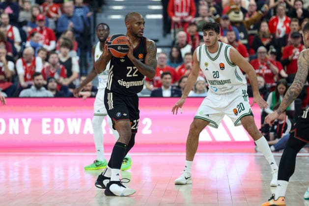 Isiaha Mike FC Bayern Basketball, 22 with Alexandros Samodurov Panathinaikos AKTOR Athens, 20 , GER, FC Bayern Basketball vs Panathinaikos AKTOR Athens, Basketball, Euroleague, 22 Matchday, Season 2025 2026, 15 01 2026, GER, FC Bayern Basketball vs Panathinaikos AKTOR Athens, Basketball, Euroleague, 22 Matchday, Season 2025 2026, 15 01 2026 Munich Copyright: xEibner-Pressefoto JennixMaulx EP_JML