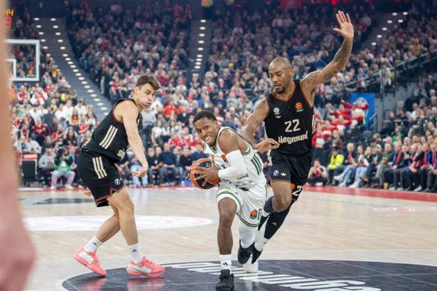TJ Shorts 0 Panathinaikos Aktor Athens in duel with Isiaha Mike 22 FC Bayern Basketball , FC Bayern Basketball vs Panathinaikos Aktor Athens, EuroLeague 22 Matchday, 15 01 2026 Muenchen Bayern Germany Copyright: xkolbert-press UlrichxGamelx