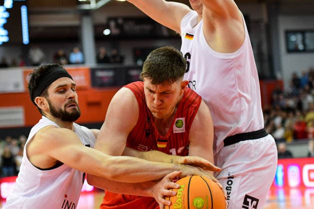Connor Anthony, Jonathan Maier 2 Bundesliga Pro A, 18 Matchday, 46ers, Basketball, Basketball season 2025 2026, BBL, Germany, Gießen 46ers Artland Dragons, Gießen in red, Men, Dragons in white