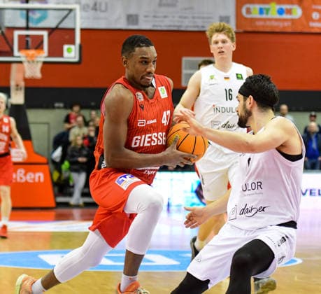 Abu Kigab, Connor Anthony 2 Bundesliga Pro A, 18 Matchday, 46ers, Basketball, Basketball season 2025 2026, BBL, Germany, Gießen 46ers Artland Dragons, Gießen in red, Men, Dragons in white