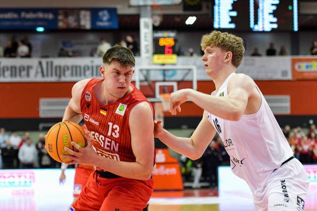 Jonathan Maier, Fynn Lastring 2 Bundesliga Pro A, Matchday 18, 46ers, Basketball, Basketball season 2025 2026, BBL, Germany, Gießen 46ers Artland Dragons, Gießen in red, Men, Dragons in white