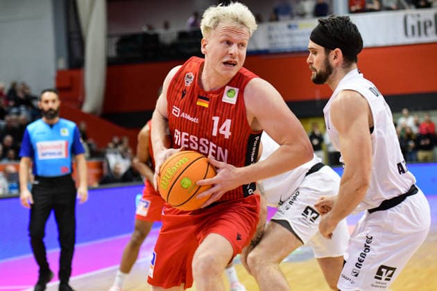 Luis König Figge, Connor Anthony 2 Bundesliga Pro A, 18 Matchday, 46ers, Basketball, Basketball season 2025 2026, BBL, Germany, Gießen 46ers Artland Dragons, Gießen in red, Men, Dragons in white