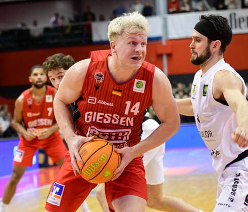 Luis König Figge, Connor Anthony 2 Bundesliga Pro A, 18 Matchday, 46ers, Basketball, Basketball season 2025 2026, BBL, Germany, Gießen 46ers Artland Dragons, Gießen in red, Men, Dragons in white