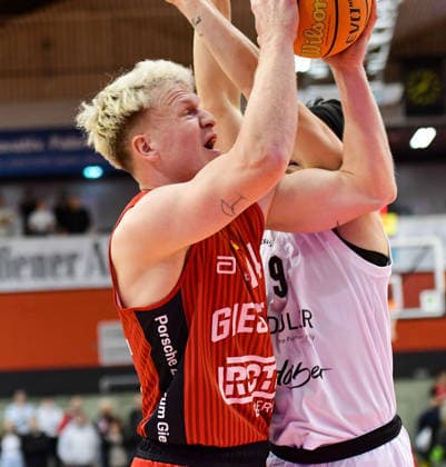 Luis König Figge, Connor Anthony 2 Bundesliga Pro A, 18 Matchday, 46ers, Basketball, Basketball season 2025 2026, BBL, Germany, Gießen 46ers Artland Dragons, Gießen in red, Men, Dragons in white