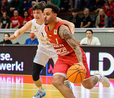 Nathan Petrone, Daniel Norl 2 Bundesliga Pro A, Matchday 18, 46ers, Basketball, Basketball season 2025 2026, BBL, Germany, Gießen 46ers Artland Dragons, Gießen in red, Men, Dragons in white