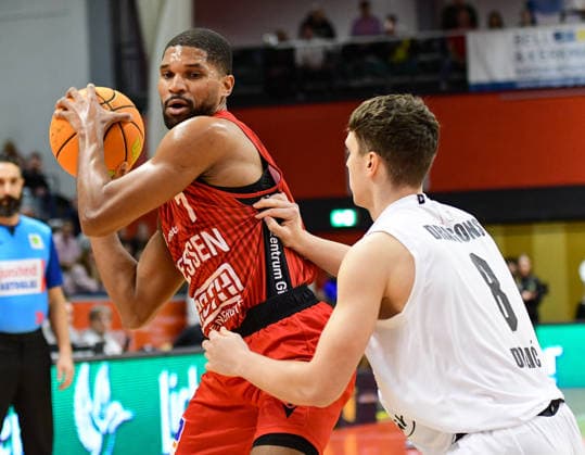Kyle Castlin, Dominik Dolic 2 Bundesliga Pro A, 18 Matchday, 46ers, Basketball, Basketball season 2025 2026, BBL, Germany, Gießen 46ers Artland Dragons, Gießen in red, Men, Dragons in white