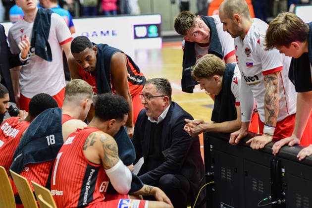 Time out with Frenki Ignjatovic 2 Bundesliga Pro A, Matchday 18, 46ers, Basketball, Basketball season 2025 2026, BBL, Germany, Gießen 46ers Artland Dragons, Gießen in red, Men, Dragons in white