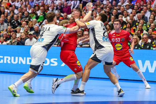 15 01 2026, Handball, Men s EHF EURO 2026, Germany Austria, Jyske Bank Boxing in Herning, Denmark, Preliminary Round Johannes Golla Germany 04 and Renars Uscins Germany 23 make Lukas Hutecek Austria 72 at the line Denmark