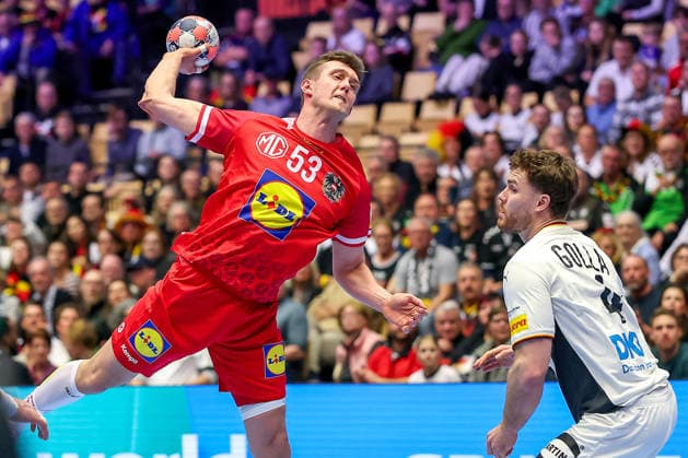 15 01 2026, Handball, Men s EHF EURO 2026, Germany Austria, Jyske Bank Boxing in Herning, Denmark, Preliminary Round Mykola Bilyk Austria 53 in a duel against Johannes Golla Germany 04 Denmark